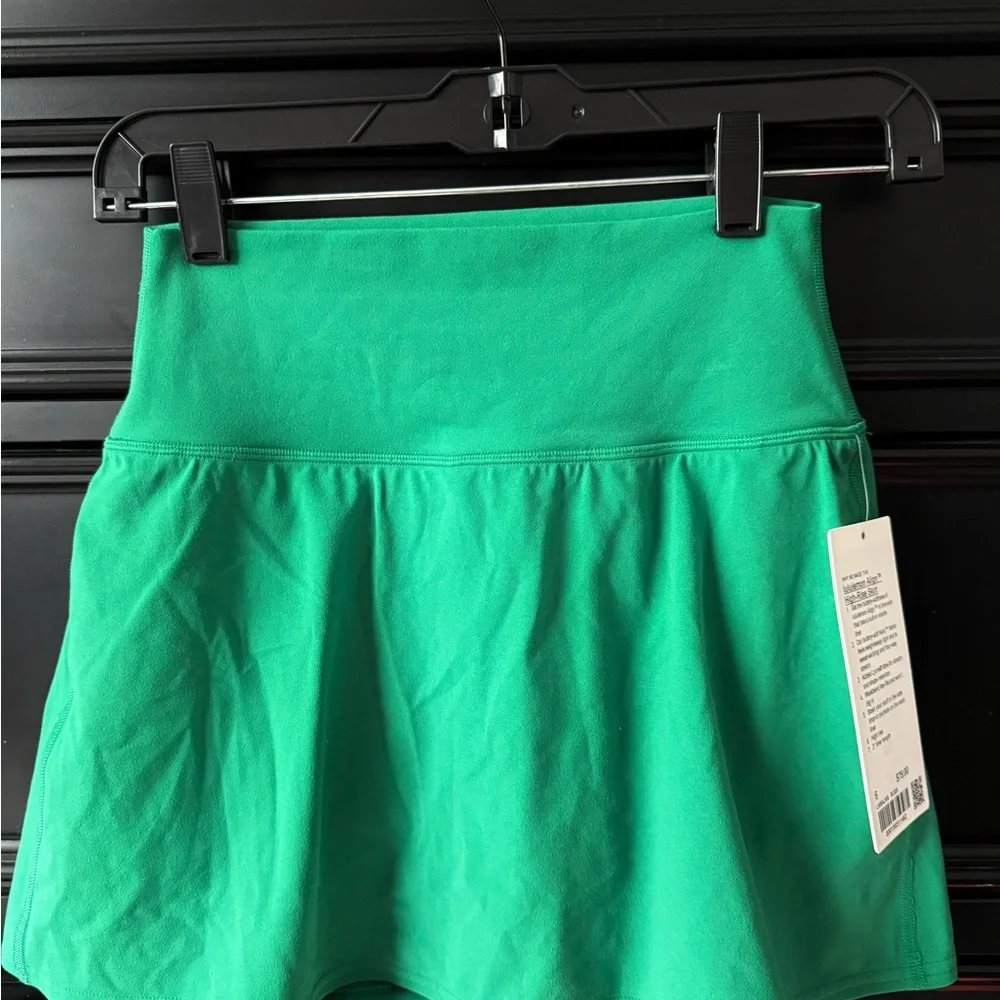 Lululemon Athletica Vibrant Green Skirt - Picture 2 of 2